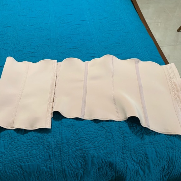 Unique Lingerie Front Latching Size XXL - Picture 5 of 10